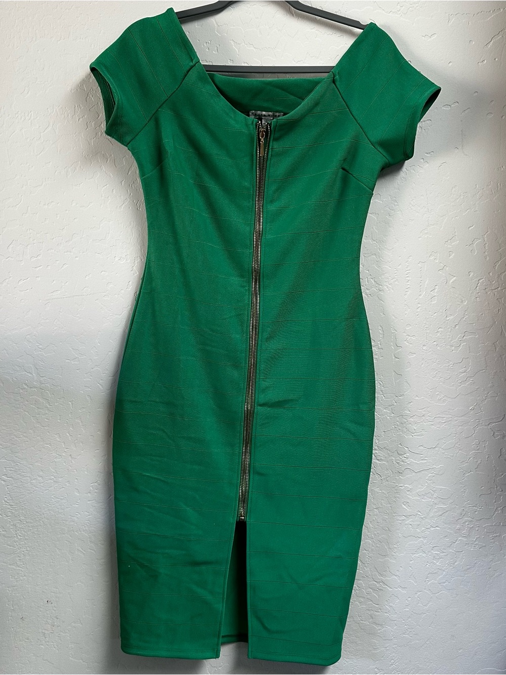 Haute Monde Emerald Green Zip-Front off-the-Shoulder Midi Dress
